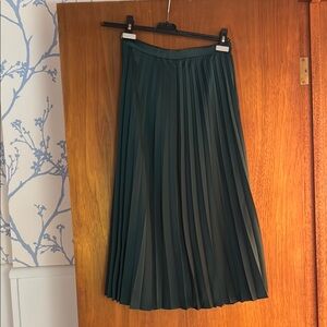 J. Crew women’s long skirt size 0. Pretty hunter green color